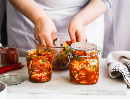 preparazione del kimchi