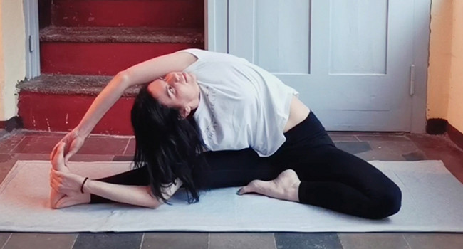 Parivritti janu sirshasana meridiani fegato cistifellea